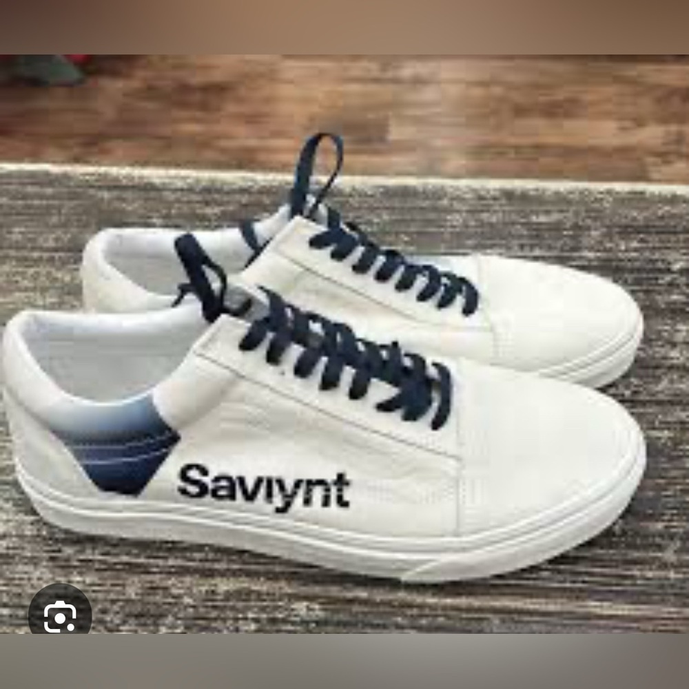 VANS Nora-new mint condition 
Size11/11
Style VNOA4OE25V8
Made in Vietnam 01600